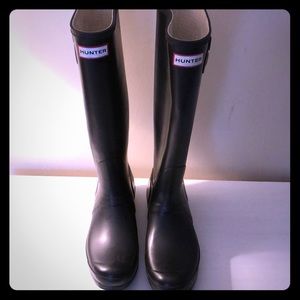 Tall Hunter rain boots will fit US size 8 1/2
